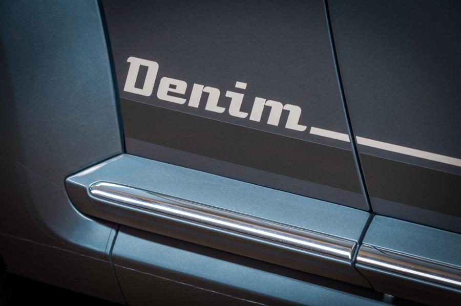 Логотип Volkswagen Beetle Convertible Denim 2016 года  (фото 13 из 41)